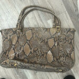 Snake skin gill bag